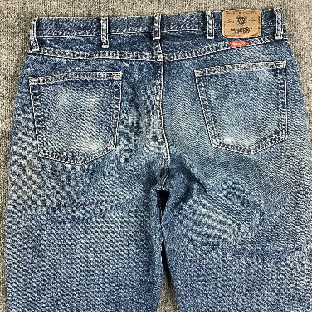 Wrangler Jeans Mens 38x32 Blue Regular‎ Fit Cotton Distressed Denim Whiskers